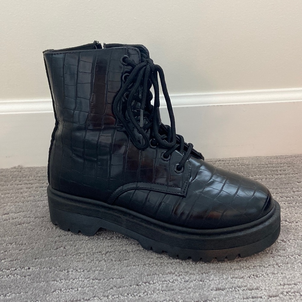 Size 7 black crocodile combat boots